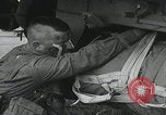 Standbild Filthy Thirteen bereiten sich vor England, 1944, aus Sekunde 57 historischem Filmmaterial Videoclip 65675080702