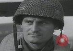 Standbild US-Offizier liest Newbury England Vereinigtes Königreich, 1944, aus Sekunde 11 historischem Filmmaterial Videoclip 65675080770