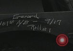 Standbild US-Offizier liest Newbury England Vereinigtes Königreich, 1944, aus Sekunde 20 historischem Filmmaterial Videoclip 65675080770
