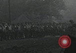 Standbild US-Offizier liest Newbury England Vereinigtes Königreich, 1944, aus Sekunde 23 historischem Filmmaterial Videoclip 65675080770