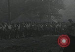 Standbild US-Offizier liest Newbury England Vereinigtes Königreich, 1944, aus Sekunde 25 historischem Filmmaterial Videoclip 65675080770