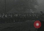 Standbild US-Offizier liest Newbury England Vereinigtes Königreich, 1944, aus Sekunde 26 historischem Filmmaterial Videoclip 65675080770