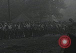 Standbild US-Offizier liest Newbury England Vereinigtes Königreich, 1944, aus Sekunde 27 historischem Filmmaterial Videoclip 65675080770