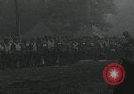 Standbild US-Offizier liest Newbury England Vereinigtes Königreich, 1944, aus Sekunde 28 historischem Filmmaterial Videoclip 65675080770