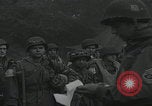 Standbild US-Offizier liest Newbury England Vereinigtes Königreich, 1944, aus Sekunde 31 historischem Filmmaterial Videoclip 65675080770