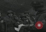 Standbild US-Offizier liest Newbury England Vereinigtes Königreich, 1944, aus Sekunde 35 historischem Filmmaterial Videoclip 65675080770