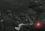 Standbild US-Offizier liest Newbury England Vereinigtes Königreich, 1944, aus Sekunde 36 historischem Filmmaterial Videoclip 65675080770