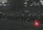 Standbild US-Offizier liest Newbury England Vereinigtes Königreich, 1944, aus Sekunde 41 historischem Filmmaterial Videoclip 65675080770