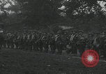 Standbild US-Offizier liest Newbury England Vereinigtes Königreich, 1944, aus Sekunde 42 historischem Filmmaterial Videoclip 65675080770