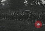 Standbild US-Offizier liest Newbury England Vereinigtes Königreich, 1944, aus Sekunde 46 historischem Filmmaterial Videoclip 65675080770