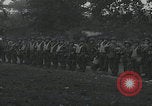 Standbild US-Offizier liest Newbury England Vereinigtes Königreich, 1944, aus Sekunde 48 historischem Filmmaterial Videoclip 65675080770