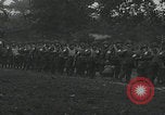 Standbild US-Offizier liest Newbury England Vereinigtes Königreich, 1944, aus Sekunde 49 historischem Filmmaterial Videoclip 65675080770