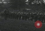 Standbild US-Offizier liest Newbury England Vereinigtes Königreich, 1944, aus Sekunde 52 historischem Filmmaterial Videoclip 65675080770