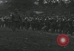 Standbild US-Offizier liest Newbury England Vereinigtes Königreich, 1944, aus Sekunde 55 historischem Filmmaterial Videoclip 65675080770