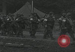 Standbild US-Offizier liest Newbury England Vereinigtes Königreich, 1944, aus Sekunde 59 historischem Filmmaterial Videoclip 65675080770