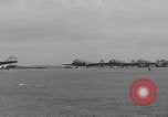 Standbild C-47 heben einzeln ab Newbury England Vereinigtes Königreich, 1944, aus Sekunde 7 historischem Filmmaterial Videoclip 65675080771