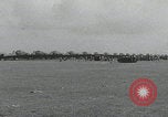 Standbild C-47 heben einzeln ab Newbury England Vereinigtes Königreich, 1944, aus Sekunde 18 historischem Filmmaterial Videoclip 65675080771