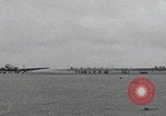 Standbild C-47 heben einzeln ab Newbury England Vereinigtes Königreich, 1944, aus Sekunde 22 historischem Filmmaterial Videoclip 65675080771