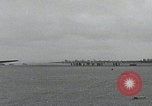 Standbild C-47 heben einzeln ab Newbury England Vereinigtes Königreich, 1944, aus Sekunde 24 historischem Filmmaterial Videoclip 65675080771