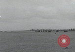 Standbild C-47 heben einzeln ab Newbury England Vereinigtes Königreich, 1944, aus Sekunde 25 historischem Filmmaterial Videoclip 65675080771