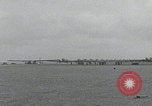 Standbild C-47 heben einzeln ab Newbury England Vereinigtes Königreich, 1944, aus Sekunde 29 historischem Filmmaterial Videoclip 65675080771