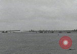 Standbild C-47 heben einzeln ab Newbury England Vereinigtes Königreich, 1944, aus Sekunde 30 historischem Filmmaterial Videoclip 65675080771