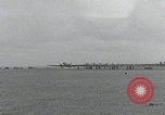 Standbild C-47 heben einzeln ab Newbury England Vereinigtes Königreich, 1944, aus Sekunde 32 historischem Filmmaterial Videoclip 65675080771