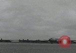 Standbild C-47 heben einzeln ab Newbury England Vereinigtes Königreich, 1944, aus Sekunde 40 historischem Filmmaterial Videoclip 65675080771