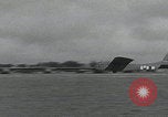 Standbild C-47 heben einzeln ab Newbury England Vereinigtes Königreich, 1944, aus Sekunde 50 historischem Filmmaterial Videoclip 65675080771