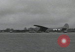 Standbild C-47 heben einzeln ab Newbury England Vereinigtes Königreich, 1944, aus Sekunde 51 historischem Filmmaterial Videoclip 65675080771