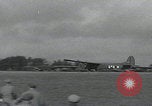 Standbild C-47 heben einzeln ab Newbury England Vereinigtes Königreich, 1944, aus Sekunde 52 historischem Filmmaterial Videoclip 65675080771