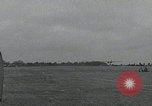 Standbild C-47 heben einzeln ab Newbury England Vereinigtes Königreich, 1944, aus Sekunde 62 historischem Filmmaterial Videoclip 65675080771
