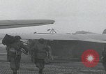 Standbild Fallschirmjäger der 101 Luftlandedivision nach Holland Newbury England Vereinigtes Königreich, 1944, aus Sekunde 27 historischem Filmmaterial Videoclip 65675080772