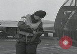 Standbild Fallschirmjäger der 101 Luftlandedivision nach Holland Newbury England Vereinigtes Königreich, 1944, aus Sekunde 49 historischem Filmmaterial Videoclip 65675080772
