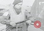 Standbild Fallschirmjäger der 101 Luftlandedivision nach Holland Newbury England Vereinigtes Königreich, 1944, aus Sekunde 53 historischem Filmmaterial Videoclip 65675080772