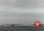 Image Formation d'avions de transport de la RAF Newbury Newbury Berkshire Angleterre Royaume-Uni, 1944, de la seconde 11 séquences d'archives historiques vidéo 65675080775