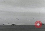 Image Formation d'avions de transport de la RAF Newbury Newbury Berkshire Angleterre Royaume-Uni, 1944, de la seconde 12 séquences d'archives historiques vidéo 65675080775