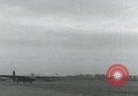 Image Formation d'avions de transport de la RAF Newbury Newbury Berkshire Angleterre Royaume-Uni, 1944, de la seconde 26 séquences d'archives historiques vidéo 65675080775