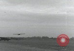 Image Formation d'avions de transport de la RAF Newbury Newbury Berkshire Angleterre Royaume-Uni, 1944, de la seconde 29 séquences d'archives historiques vidéo 65675080775