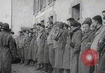 Immagine di Scambio di prigionieri tra alleati e nazisti tedeschi Francia, 1945, secondo 9 filmato di repertorio 65675080820
