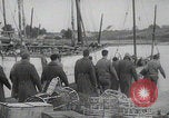 Immagine di Scambio di prigionieri tra alleati e nazisti tedeschi Francia, 1945, secondo 18 filmato di repertorio 65675080820