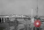 Immagine di Scambio di prigionieri tra alleati e nazisti tedeschi Francia, 1945, secondo 27 filmato di repertorio 65675080820
