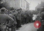 Immagine di Scambio di prigionieri tra alleati e nazisti tedeschi Francia, 1945, secondo 32 filmato di repertorio 65675080820