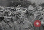 Immagine di Scambio di prigionieri tra alleati e nazisti tedeschi Francia, 1945, secondo 33 filmato di repertorio 65675080820