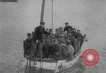 Immagine di Scambio di prigionieri tra alleati e nazisti tedeschi Francia, 1945, secondo 34 filmato di repertorio 65675080820