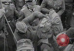 Immagine di Scambio di prigionieri tra alleati e nazisti tedeschi Francia, 1945, secondo 38 filmato di repertorio 65675080820