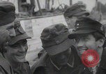 Immagine di Scambio di prigionieri tra alleati e nazisti tedeschi Francia, 1945, secondo 40 filmato di repertorio 65675080820