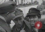 Immagine di Scambio di prigionieri tra alleati e nazisti tedeschi Francia, 1945, secondo 41 filmato di repertorio 65675080820