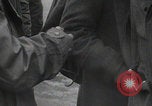 Immagine di Scambio di prigionieri tra alleati e nazisti tedeschi Francia, 1945, secondo 42 filmato di repertorio 65675080820