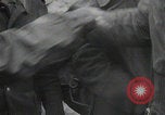 Immagine di Scambio di prigionieri tra alleati e nazisti tedeschi Francia, 1945, secondo 43 filmato di repertorio 65675080820